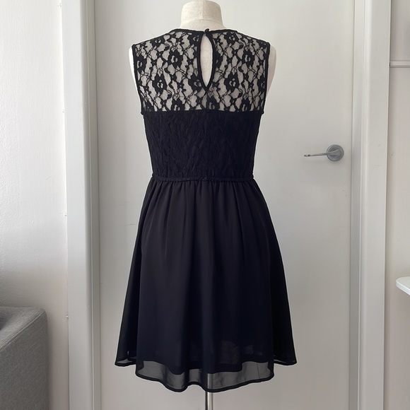 H&M LBD Black Evening Party Dress with floral lace like bodice - EUR 40 - Picture 4 of 13